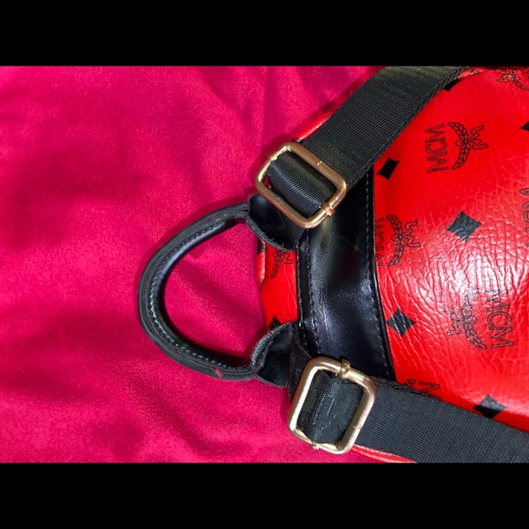 Red and black MCM backpack - Picture 4 of 6